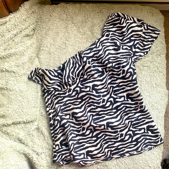 One Shoulder Zebra Top - Picture 3 of 3